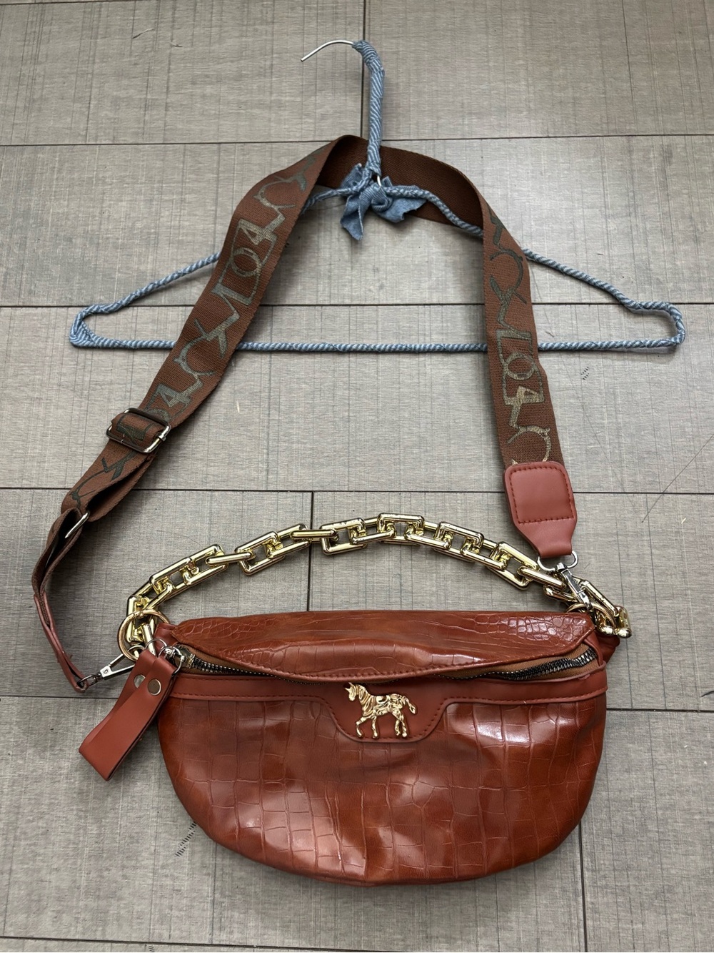 ❤️‍🔥5/$25❤️‍🔥Croc Embossed Crossbody Belt Bag with Gold Chain Accent